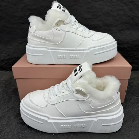 ミュウミュウ カジュアルシューズ