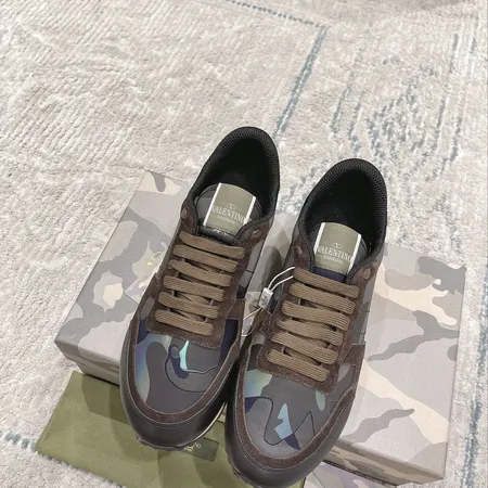 ヴァレンティノ スニーカー