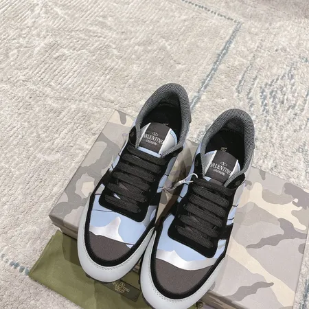 ヴァレンティノ スニーカー