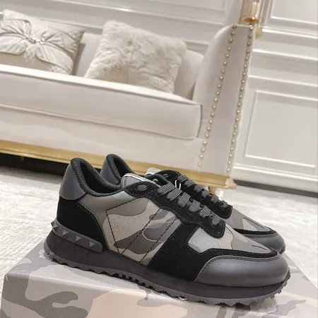 ヴァレンティノ スニーカー