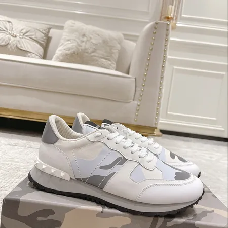 ヴァレンティノ スニーカー