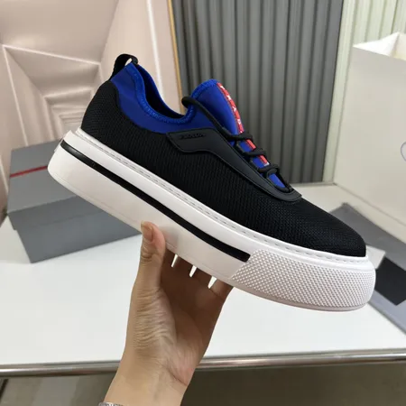 プラダ カジュアルシューズ