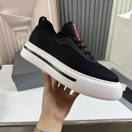 プラダ カジュアルシューズ