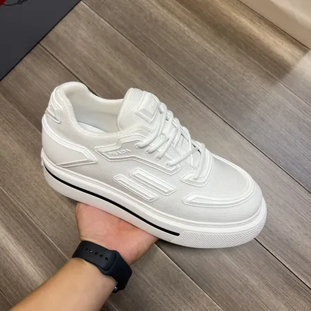 プラダ カジュアルシューズ