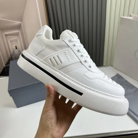 プラダ カジュアルシューズ