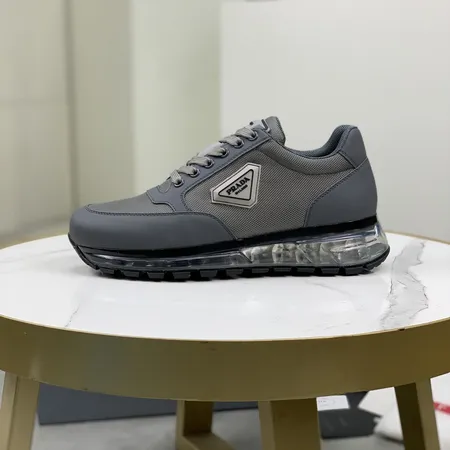 プラダ カジュアルシューズ