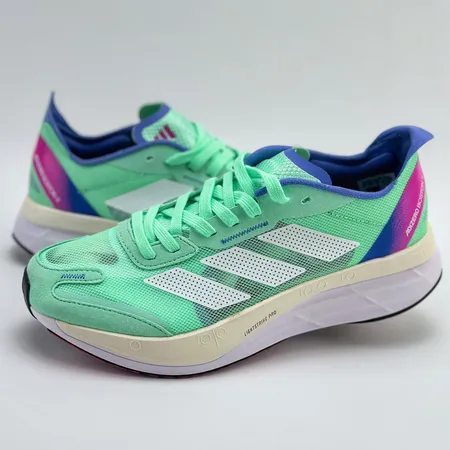 アディダス スニーカー