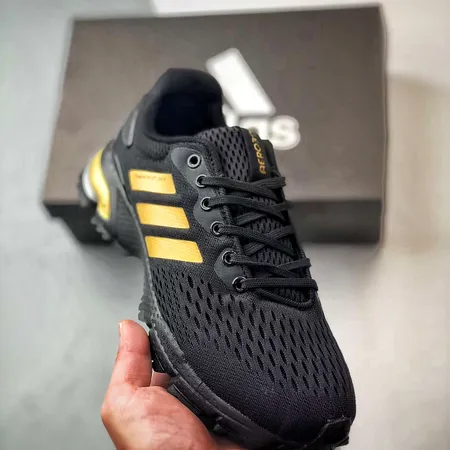 アディダス スニーカー