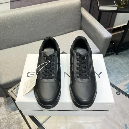 ジバンシィ カジュアルシューズ