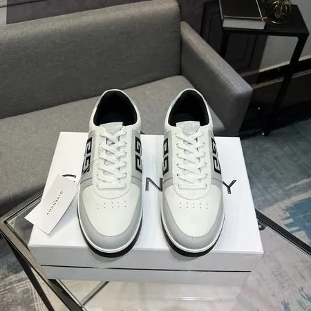 ジバンシィ カジュアルシューズ