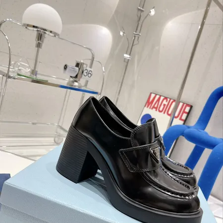 プラダ カジュアルシューズ