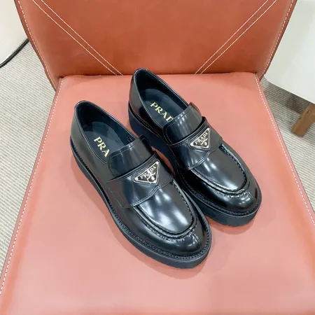 プラダ ビジネスシューズ