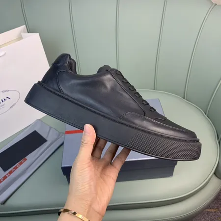 プラダ カジュアルシューズ