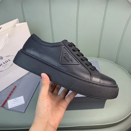 プラダ カジュアルシューズ