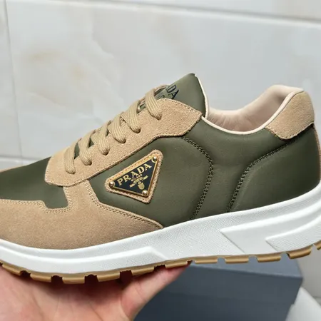 プラダ カジュアルシューズ