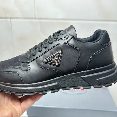 プラダ カジュアルシューズ