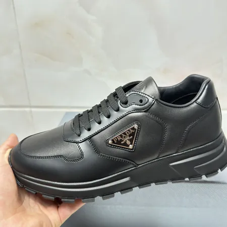 プラダ カジュアルシューズ