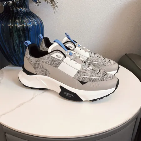 ヴァレンティノ スニーカー