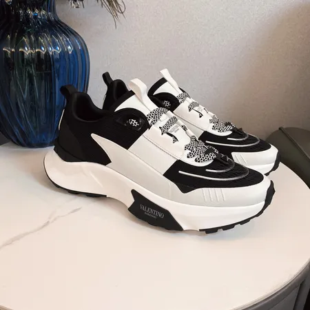 ヴァレンティノ スニーカー