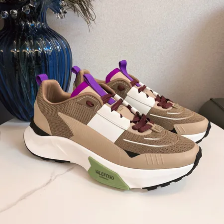 ヴァレンティノ スニーカー