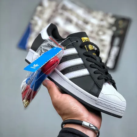 アディダス カジュアルシューズ