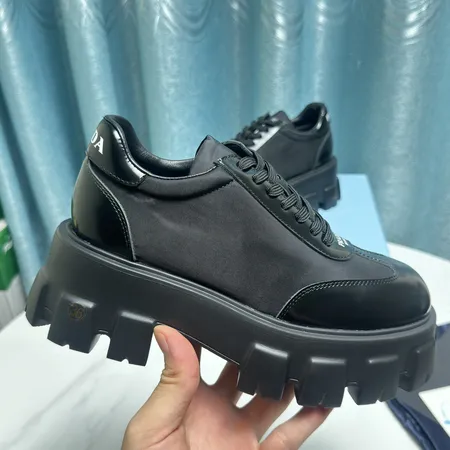 プラダ カジュアルシューズ