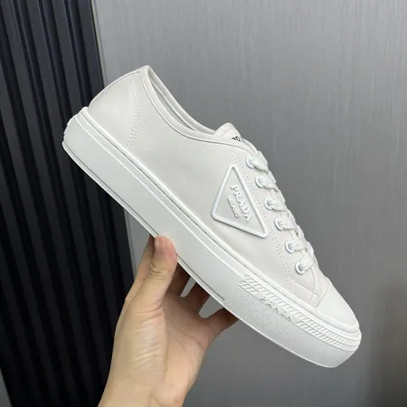 プラダ カジュアルシューズ