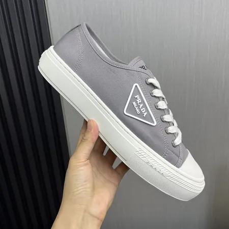 プラダ カジュアルシューズ