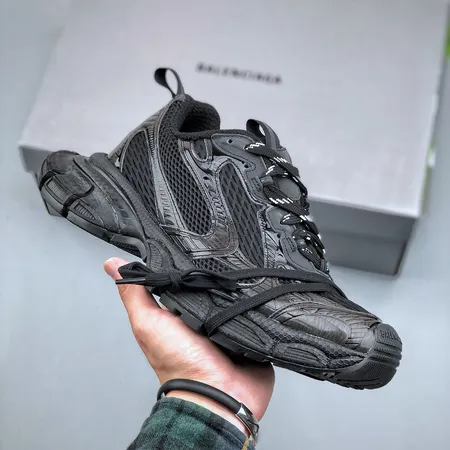 バレンシアガ スニーカー