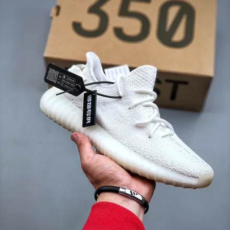 アディダス スニーカー