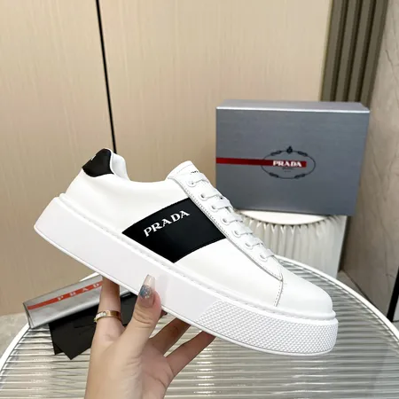 プラダ カジュアルシューズ