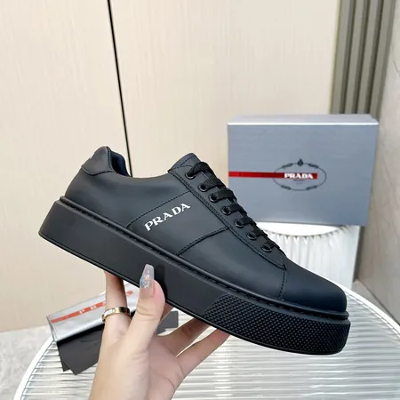 プラダ カジュアルシューズ