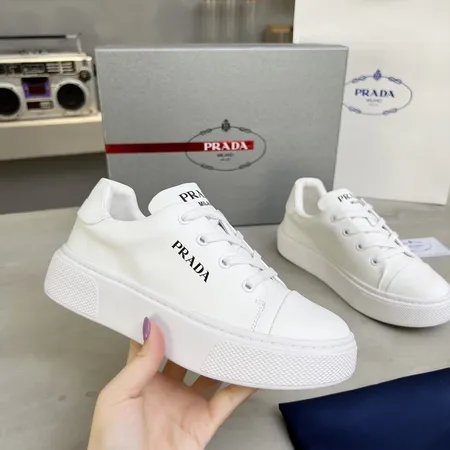 プラダ カジュアルシューズ