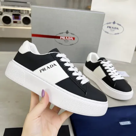 プラダ カジュアルシューズ