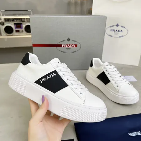プラダ カジュアルシューズ