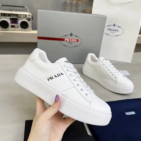 プラダ カジュアルシューズ