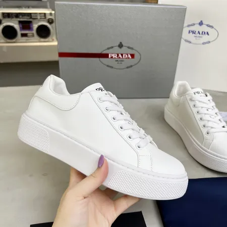 プラダ カジュアルシューズ