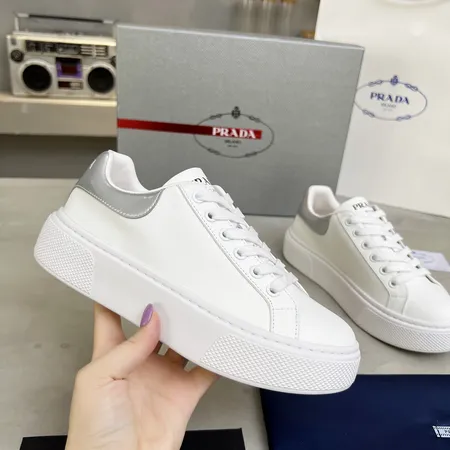 プラダ カジュアルシューズ