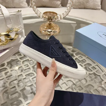 プラダ カジュアルシューズ