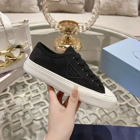 プラダ カジュアルシューズ