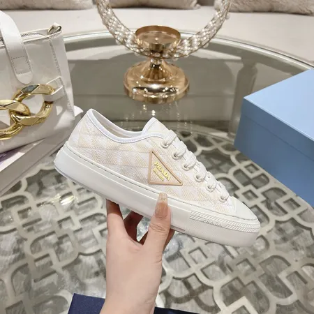 プラダ カジュアルシューズ