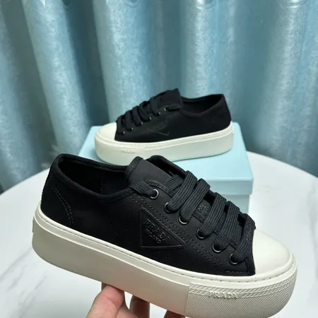 プラダ カジュアルシューズ