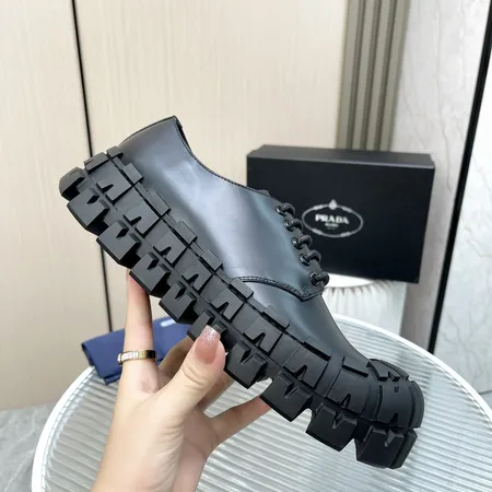 プラダ カジュアルシューズ