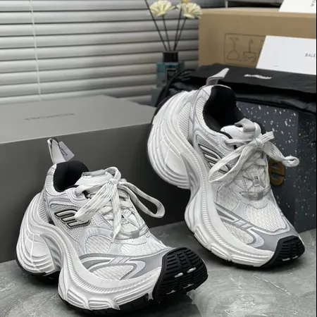 バレンシアガ スニーカー