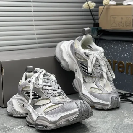 バレンシアガ スニーカー