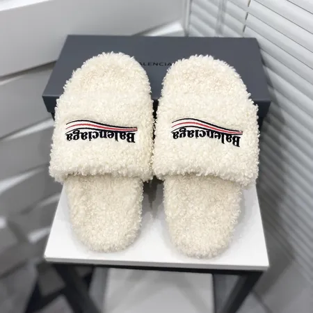 バレンシアガ スリッパ