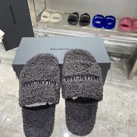 バレンシアガ スリッパ