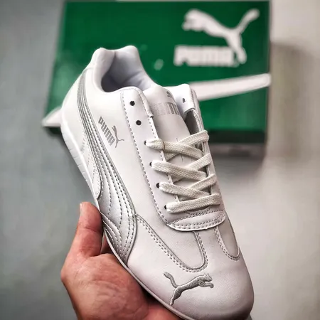 プーマ スニーカー