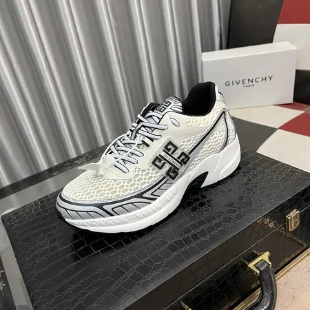 ジバンシィ スニーカー