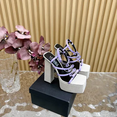 ヴェルサーチ サンダル